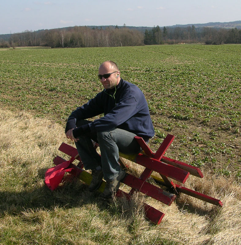 Zamyšlený na letišti.jpg